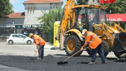 Esenyurt'ta yollar yenilenmeye devam ediyor