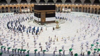 Kabe'ye yeni örtüsü giydirildi