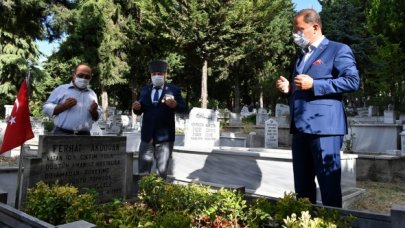 Beylikdüzü Belediye Başkanı Mehmet Murat Çalık şehitler için dua etti