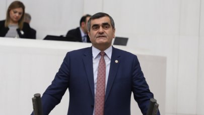 Ali Şeker kıraathaneleri meclise taşıdı