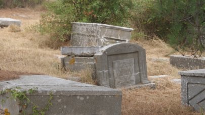 Tekirdağ'daki musevi mezarlığı kaderine terk edildi