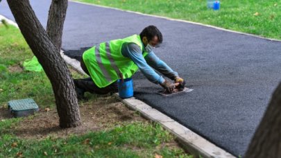 Esenyurt'ta yürüyüş yolları yenileniyor