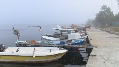 Büyükçekmece Gölü sisten kayboldu