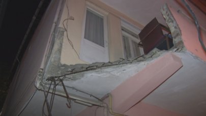 Küçükçekmece'de balkon çöktü! 13 yaşındaki çocuk yaralandı