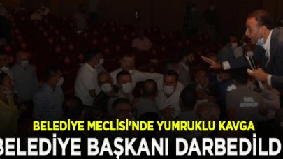 Adana Büyükşehir Belediyesi Meclisi'nde yumruklu kavga; belediye başkanı darbedildi