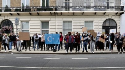 Uygur Türkleri için Londra'da protesto