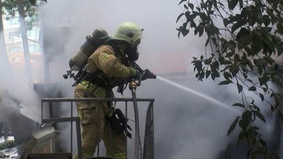 Beyoğlu'nda sokakta jeneratör yandı; Tüp bebek merkezindekiler kendilerini dışarıya attı