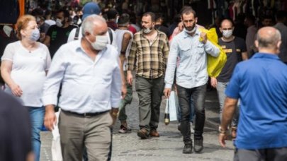 Beyazıt'ta maske ve sosyal mesafe kuralı unutuldu