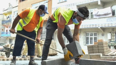 Esenyurt'ta yollara parke döşendi