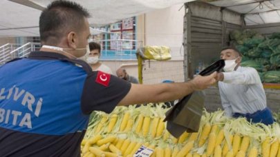 Silivri’de pazarcılar kendi çöpünü kendisi topluyor