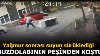 Gaziosmanpaşa'da sele kapılan buzdolabının peşinden böyle koştu