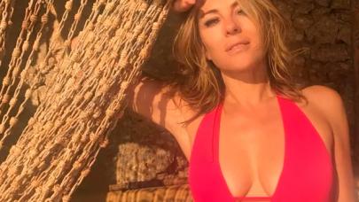 Elizabeth Hurley'e 16 yaşındaki oğlundan göğüs dekoltesi isyanı