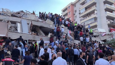 İzmir Valisi'nden açıklama: 70'e yakın kişi canlı olarak kurtarıldı