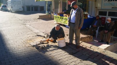 Tekirdağ'da mahalleli kendi yolunu yapıyor!