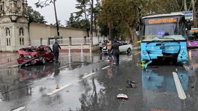 Dolmabahçe'de otomobil otobüsle çarpıştı