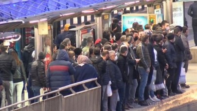 Cevizlibağ Metrobüs Durağında aynı manzara