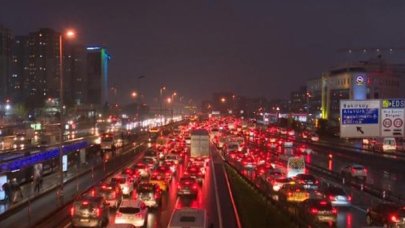 İstanbul'da 18.30 itibarıyla trafik yoğunluğu yüzde 72'ye ulaştı