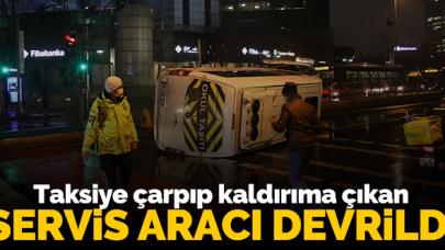 Şişli'de servis aracı devrildi