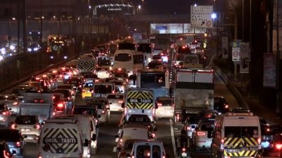 İstanbul'da hafta sonu kısıtlaması öncesi trafik yoğunluğu