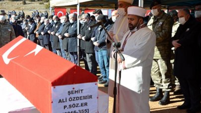 Çığ şehidi Özdemir'in cenaze namazını ağabeyi kıldırdı