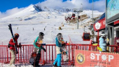 Erciyes Kayak Merkezi'nde yeni yıl öncesi turist yoğunluğu