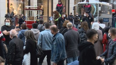 Taksim'de atlı polislere yoğun ilgi