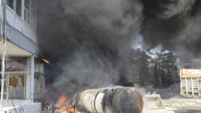 Yakıt tankeri patladı; ortalık savaş alanına döndü