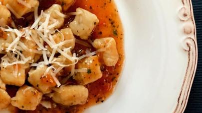 Gelinim Mutfakta renkli domates soslu gnocchi tarifi, malzemeleri ve yapılışı