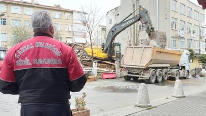 Kartal Belediyesi ilçedeki riskli yapıların yıkımına devam ediyor