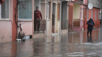 Edirne'de cadde ve sokaklar göle döndü