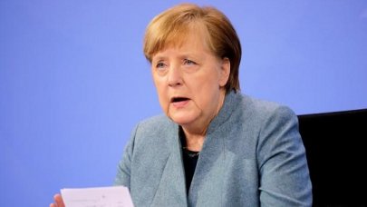 Merkel’den vatandaşlarına aşı müjdesi: “Herkes yaz sonuna kadar aşılanacak”