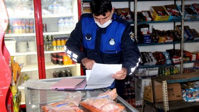 Adana’da markete baskın! 250 kilo bozuk et ele geçirildi