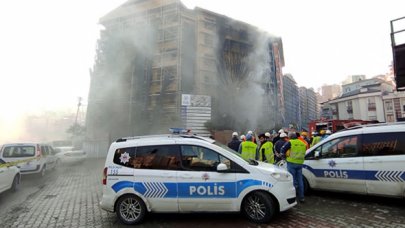 Kağıthane'de inşaat şantiyesinde yangın! Alevler binayı sardı