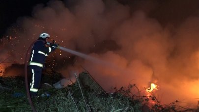 Katı atık yangınında gökyüzü dumanlarla kaplandı