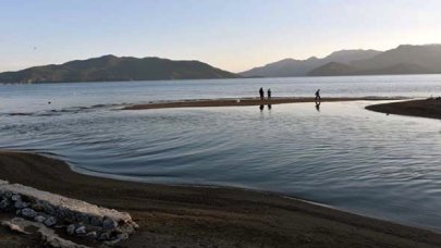 Marmaris'te deniz 1,5 metre çekildi