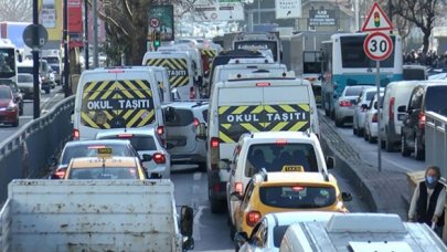 Hafta sonu kısıtlaması öncesi İstanbul'da yoğun trafik