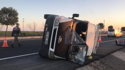 Tarım işçilerini taşıyan minibüs kaza yaptı, 12 kişi yaralandı