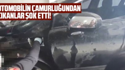 Durdurulan otomobilin çamurluğundan çıkanlar şok etti!