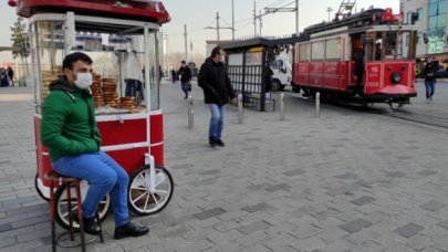 Taksim'in sembolü simitçiler 6 aradan sonra yeniden tezgah başında