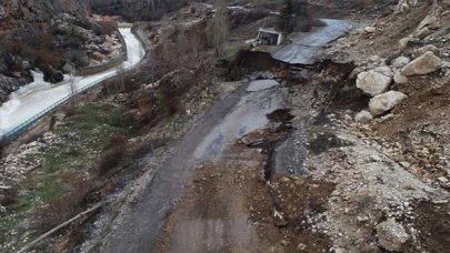 Konya'da heyelan: Yol 3 metre çöktü