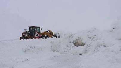 Son dakika: Van'da çığ düştü, yol kapatıldı