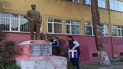 Tekirdağ'da Atatürk heykeline saldırı: Boyayla hakaret yazdılar