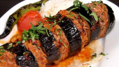 Gelinim Mutfakta patlıcanlı yelpaze kebabı tarifi, malzemeleri ve yapılışı