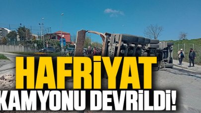 Sultangazi'de hafriyat kamyonu devrildi