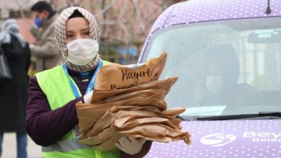 Beykoz pide dağıtıyor