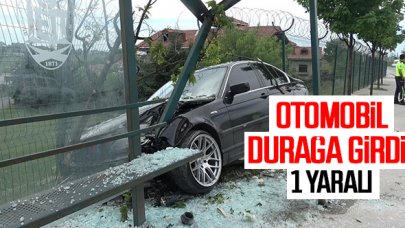 Arnavutköy'de otomobil otobüs durağına girdi: 1 yaralı