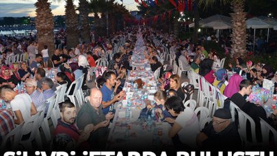 Silivri'de binlerce vatandaş iftar sofrasında bir araya geldi