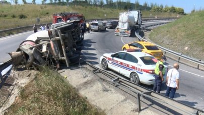 Tuzla'da beton mikseri devrildi