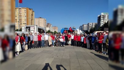 Beylikdüzü Ak Parti İlçe Başkanlığı ve Kızılay 15 Temmmuz Demokrasi Meydanı'nda ikramlarda bulundu