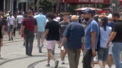 İstiklal Caddesi'nde bayram yoğunluğu